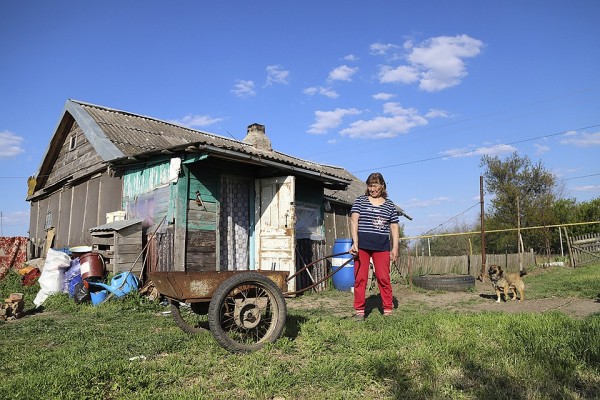 Из морщинистой старухи в молодую леди: кубанские станичники взялись за судьбу бедной соседки и готовы построить ей дом Из морщинистой старухи в молодую леди: кубанские станичники взялись за судьбу бедной соседки и готовы построить ей дом