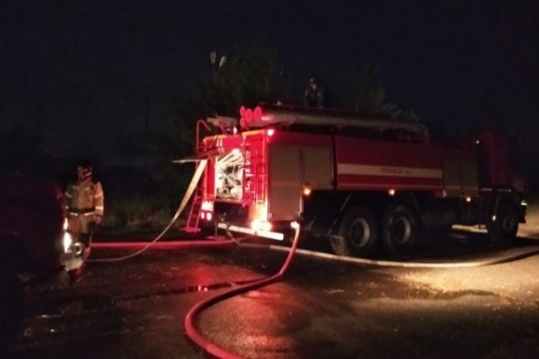 На Кубани потушили пожар площадью 860 кв. м на молочно-товарной ферме На Кубани потушили пожар площадью 860 кв. м на молочно-товарной ферме