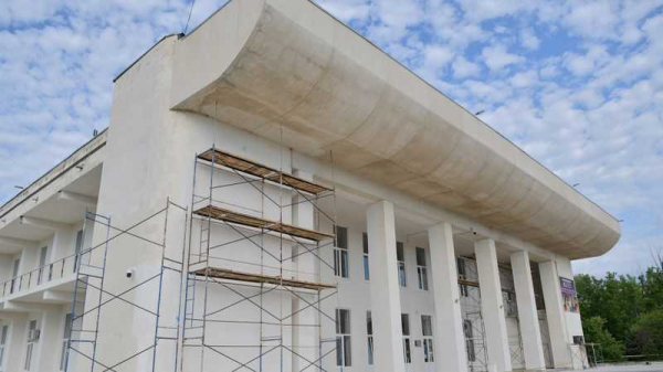 Самому крупному Дворцу культуры в пригороде Краснодара впервые со дня постройки обновляют фасад Самому крупному Дворцу культуры в пригороде Краснодара впервые со дня постройки обновляют фасад
