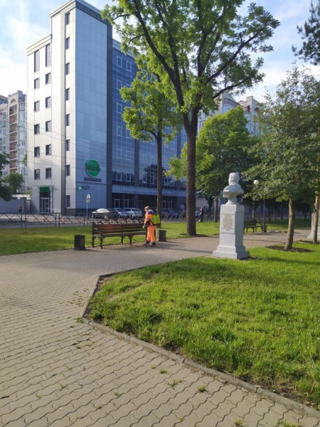 Управляющим организациям Краснодара бесплатно передали ещё 8 тонн дезинфицирующего средства Управляющим организациям Краснодара бесплатно передали ещё 8 тонн дезинфицирующего средства