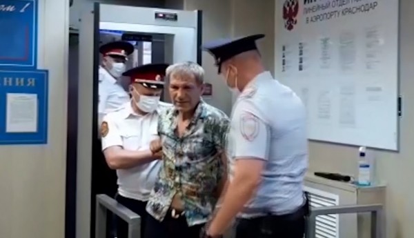 Остановите самолет – я выйду: дебоширу самолета Екатеринбург-Краснодар грозит реальный срок