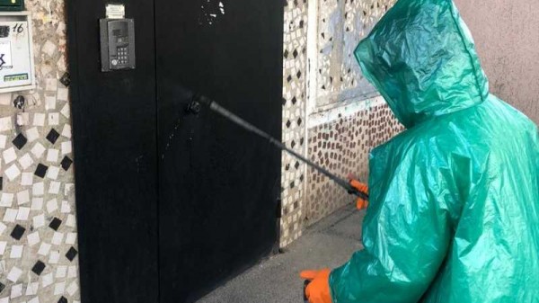 Управляющим организациям Краснодара бесплатно передали ещё 8 тонн дезинфицирующего средства Управляющим организациям Краснодара бесплатно передали ещё 8 тонн дезинфицирующего средства