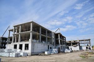 Первую школу в Новознаменском пообещали открыть в сентябре 2021 года