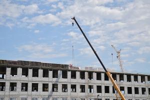 Первую школу в Новознаменском пообещали открыть в сентябре 2021 года