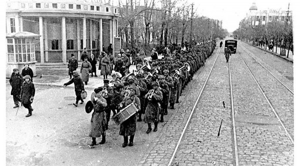 Петля времени. Улицы Краснодара во время войны и в 2020 году Петля времени. Улицы Краснодара во время войны и в 2020 году