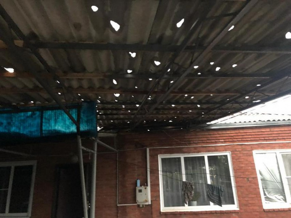 Последствия стихии в Адыгее: град побил более 600 домов Последствия стихии в Адыгее: град побил более 600 домов