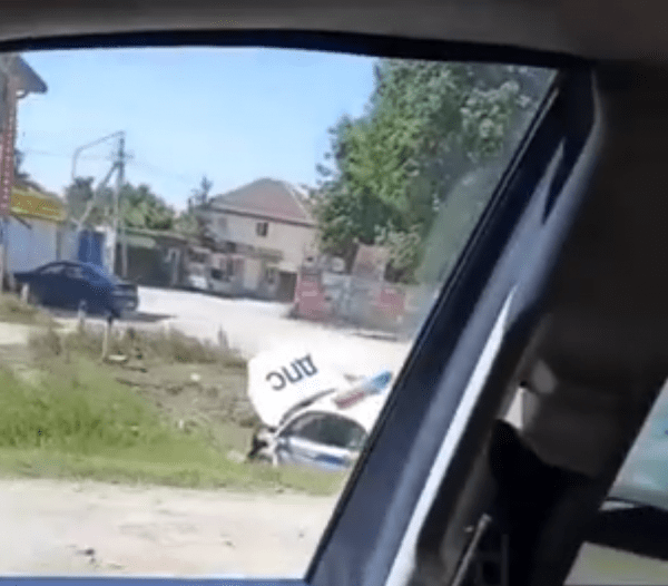 В Краснодаре автомобиль ДПС рухнул в кювет (ВИДЕО)