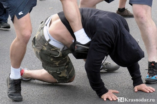Били ногами по голове Били ногами по голове