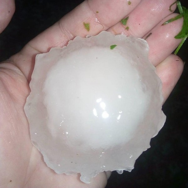 Последствия стихии в Адыгее: град побил более 600 домов Последствия стихии в Адыгее: град побил более 600 домов