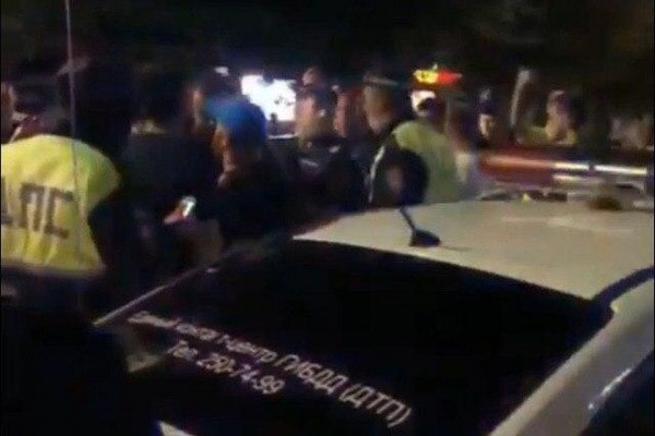 Катастрофический размах тусовки: полиция заинтересовалась массовой сходкой молодежи в Краснодаре Катастрофический размах тусовки: полиция заинтересовалась массовой сходкой молодежи в Краснодаре