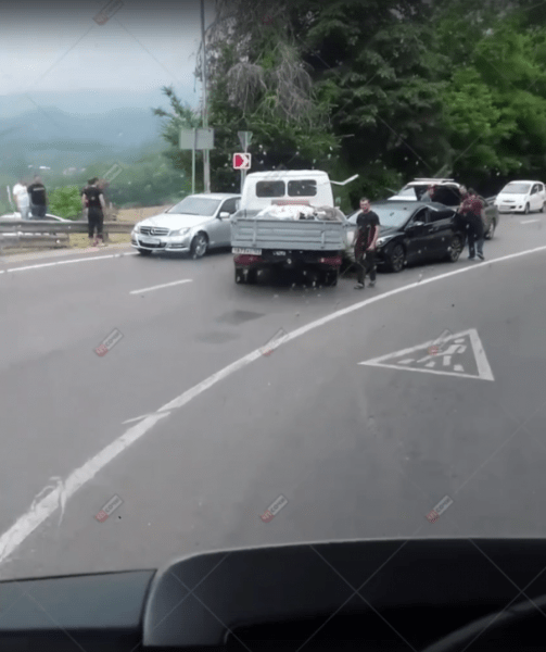 На Кубани лоб в лоб столкнулись два автомобиля (ВИДЕО)