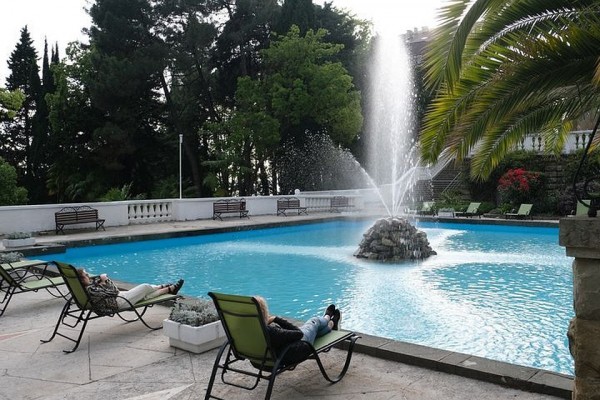 «Туристы поехали»: За первые две недели сезона здравницы Сочи приняли более 4 тысяч отдыхающих