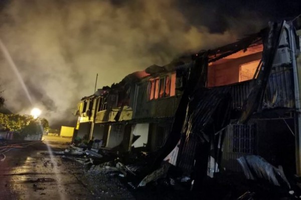 В Краснодарском крае произошел пожар в гаражно-строительном кооперативе