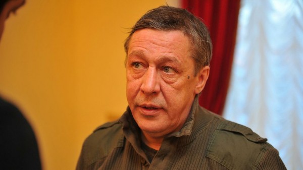 Михаил Ефремов попал в крупную аварию (ВИДЕО)