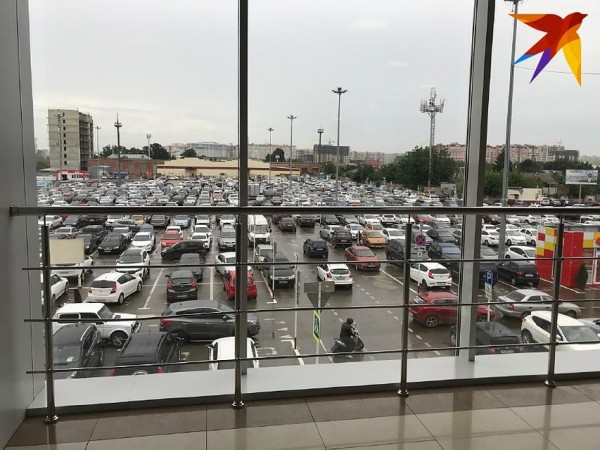 Длинные очереди и драка за одежду: в Краснодаре после карантина открылись торговые центры