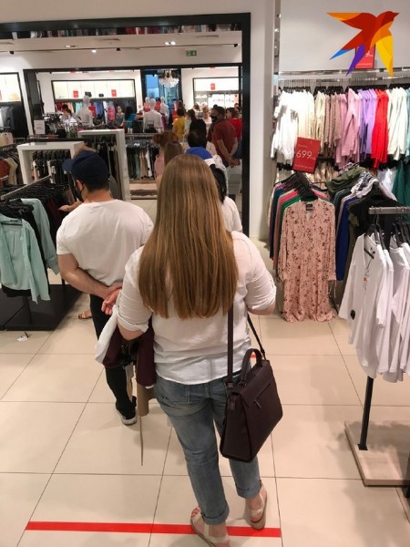 Длинные очереди и драка за одежду: в Краснодаре после карантина открылись торговые центры