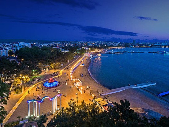 В Геленджике предприниматель снова начал строить причал, несмотря на все запреты властей В Геленджике предприниматель снова начал строить причал, несмотря на все запреты властей