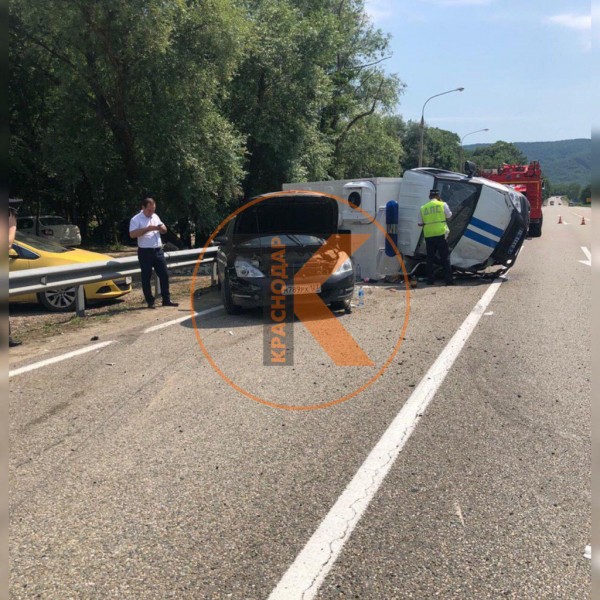 На Кубани семь человек пострадали в ДТП с автозаком На Кубани семь человек пострадали в ДТП с автозаком