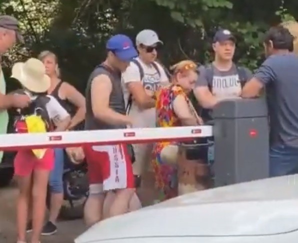 Шлагбаумом, установленным в лесу Сочи,  заинтересовалась прокуратура (Видео)