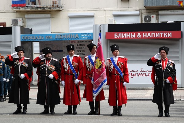 Фото с Парада Победы в Новороссийске 24 июня 2020: 1500 военных и 8 зрителей