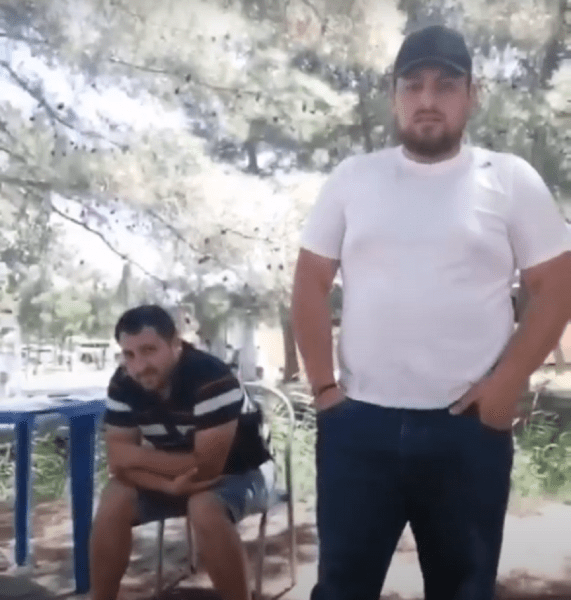 В Анапе за проезд к морю местные жители снимают дань с отдыхающих (ВИДЕО)