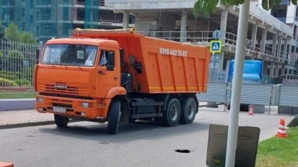 В Краснодаре устраняют аварию на теплотрассе по ул. им. Кондратенко В Краснодаре устраняют аварию на теплотрассе по ул. им. Кондратенко