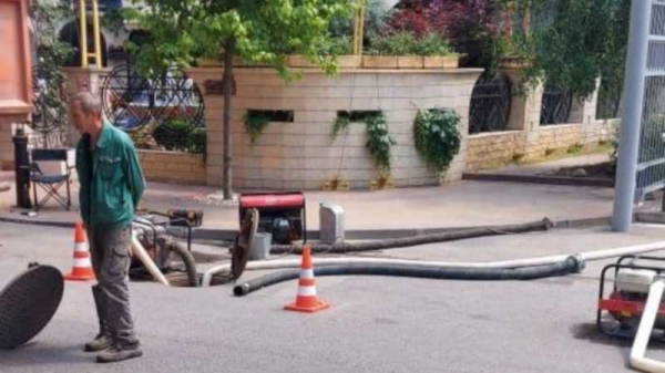 В Краснодаре устраняют аварию на теплотрассе по ул. им. Кондратенко В Краснодаре устраняют аварию на теплотрассе по ул. им. Кондратенко