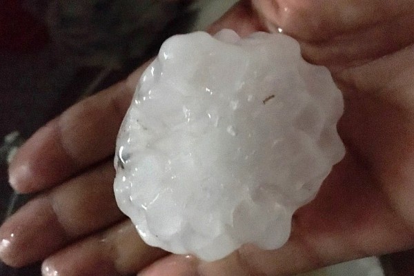 Последствия стихии в Адыгее: град побил более 600 домов Последствия стихии в Адыгее: град побил более 600 домов