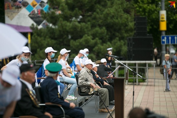 Фото с Парада Победы в Новороссийске 24 июня 2020: 1500 военных и 8 зрителей
