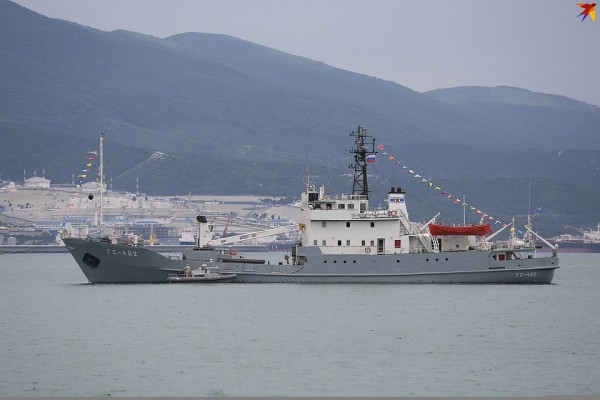 Фото с Парада Победы в Новороссийске 24 июня 2020: 1500 военных и 8 зрителей