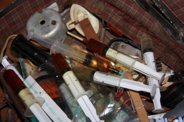 Жители Кубани организовали наркопритон в своем доме Жители Кубани организовали наркопритон в своем доме