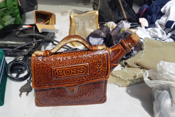 Блошиный рынок: место, которого нет в путеводителе Сочи, но его стоит посетить (Фото) Блошиный рынок: место, которого нет в путеводителе Сочи, но его стоит посетить (Фото)