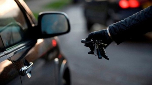 В Краснодарском крае совершен угон авто "из-под носа" В Краснодарском крае совершен угон авто "из-под носа"