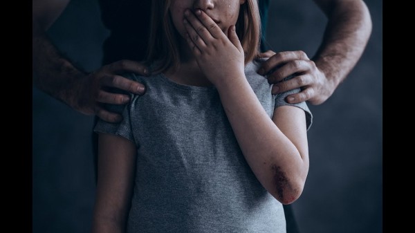 Мужчина четыре года насиловал малолетнюю падчерицу
