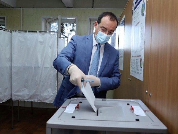 Юрий Бурлачко принял участие в голосовании по поправкам в Конституцию Юрий Бурлачко принял участие в голосовании по поправкам в Конституцию