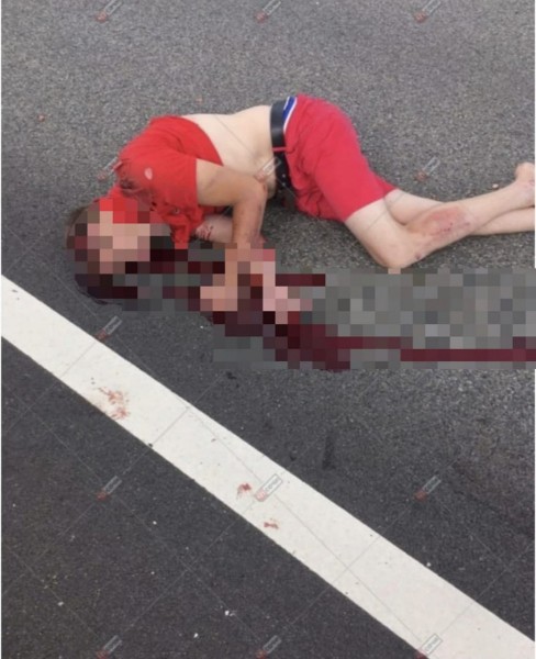 На трассе в Сочи мотоциклист на большой скорости врезался в автомобиль (ВИДЕО) На трассе в Сочи мотоциклист на большой скорости врезался в автомобиль (ВИДЕО)