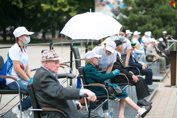 Фото с Парада Победы в Новороссийске 24 июня 2020: 1500 военных и 8 зрителей