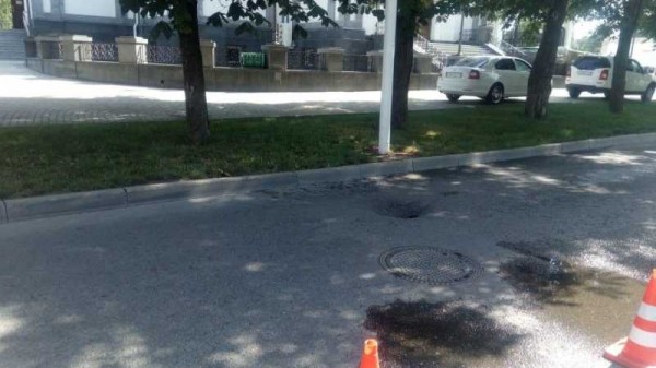 В Краснодаре устраняют аварию на теплотрассе по ул. им. Кондратенко В Краснодаре устраняют аварию на теплотрассе по ул. им. Кондратенко