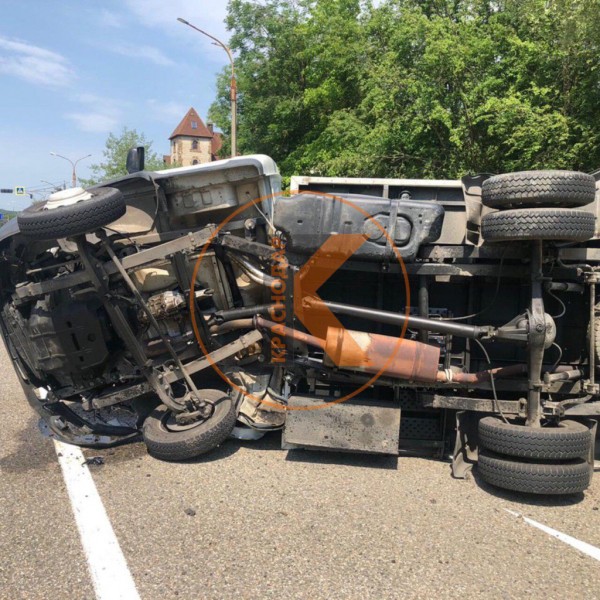 На Кубани семь человек пострадали в ДТП с автозаком На Кубани семь человек пострадали в ДТП с автозаком