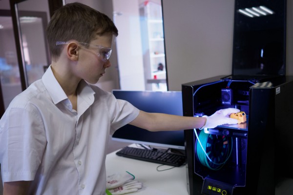 Фонд Олега Дерипаски завершает в Усть-Лабинске строительство лицея для одаренных детей. Каким он будет и как туда поступить?