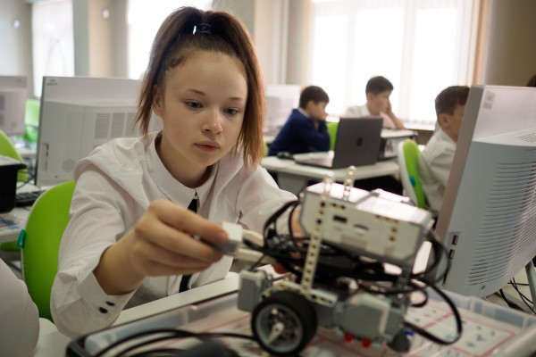 Фонд Олега Дерипаски завершает в Усть-Лабинске строительство лицея для одаренных детей. Каким он будет и как туда поступить?