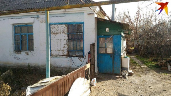 9-летней девочке, выброшенной в уличный туалет, нашли новую семью