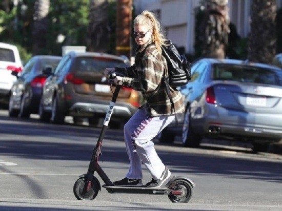 В России предложили ввести особые правила для водителей электросамокатов В России предложили ввести особые правила для водителей электросамокатов