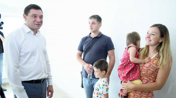 В Краснодаре в новые квартиры начали переселять жильцов аварийного дома по ул. Красноармейской, 49