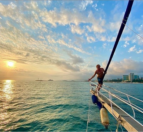 Рыжий Иванушка позвал всех к себе в гости в Сочи, где круче, чем в Монако (Видео)