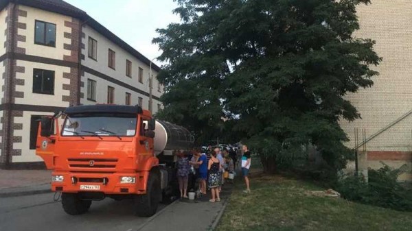 В Школьном микрорайоне Краснодара ведут работы по обеззараживанию водозабора и сетей водоснабжения В Школьном микрорайоне Краснодара ведут работы по обеззараживанию водозабора и сетей водоснабжения