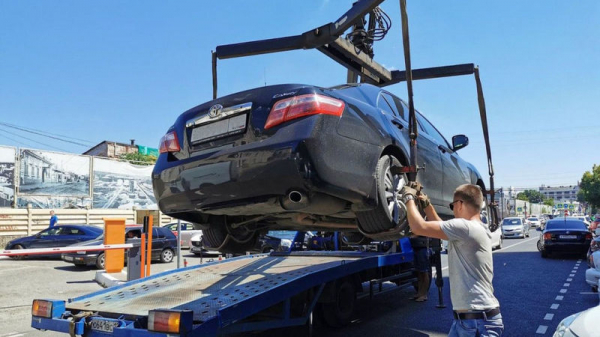 В Краснодаре от незаконно припаркованного транспорта очистили ул. им. Гоголя В Краснодаре от незаконно припаркованного транспорта очистили ул. им. Гоголя