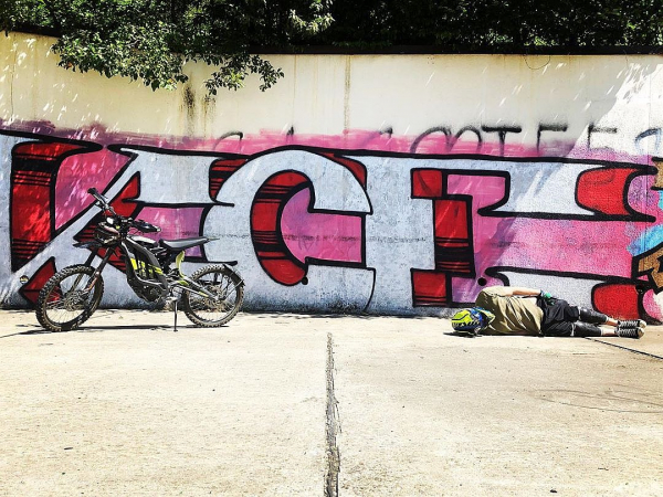 Снова без возлюбленной: участник шоу &laquo;Холостяк&raquo; Антон Криворотов покоряет горы в Сочи