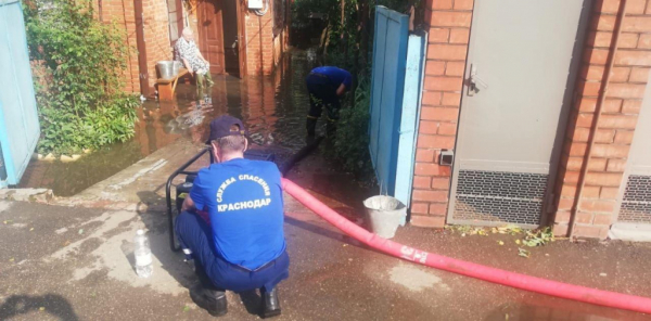 Ликвидацию подтоплений в Краснодаре ведут 36 единиц спецтехники