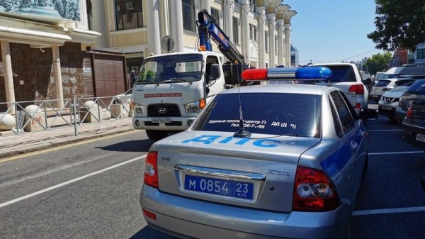 В Краснодаре от незаконно припаркованного транспорта очистили ул. им. Гоголя В Краснодаре от незаконно припаркованного транспорта очистили ул. им. Гоголя